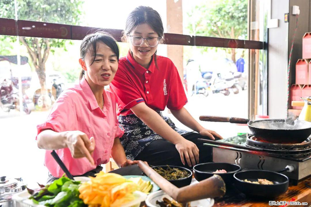 全网追的“扁担女孩”,找了一份暑假工,时薪12元 - 珠海生活资讯 - 珠海28生活网 zh.28life.com